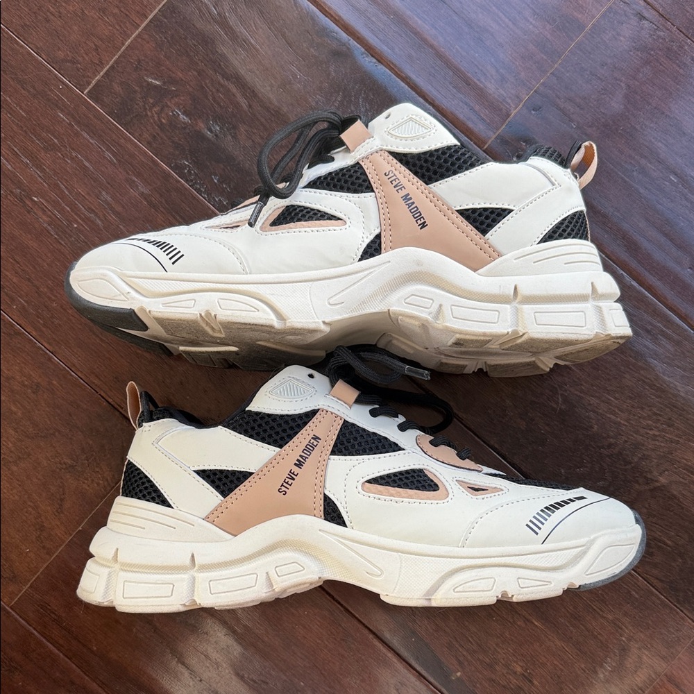 Steve Madden Cream and Black Chunky Sneakers